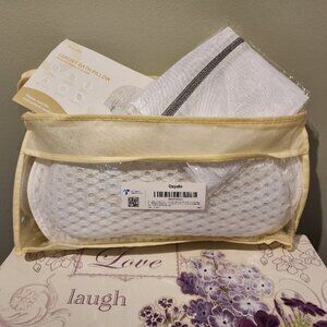 Bathtub Pillow by Ozyalo